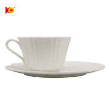 Fashion customized lovely white wholesale tea cups and saucers